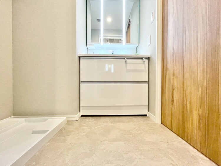 その他 十分な広さの脱衣所。