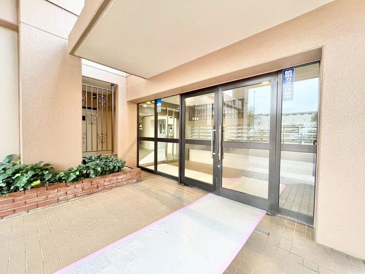 その他 上質感漂う玄関アプローチです。