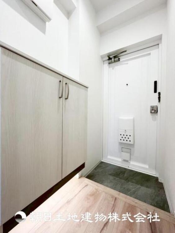 その他 【玄関】大切な家族、お客様をお迎えする玄関は住宅の入口。仕事が終わって疲れた日でも、あなたを受け入れてくれます。