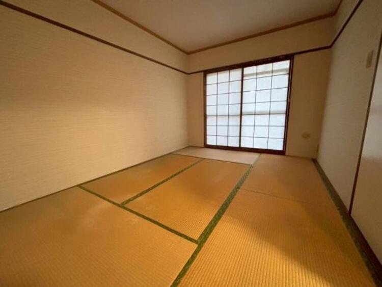 内装 ホッと足を伸ばして寛げる和室