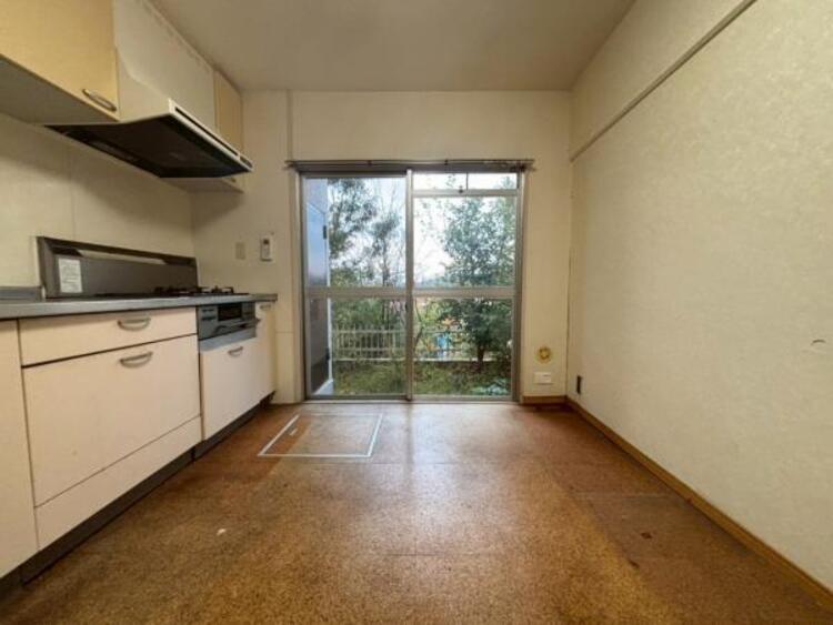 居間 穏やかな光が明るく爽やかにリビングルームを包みます