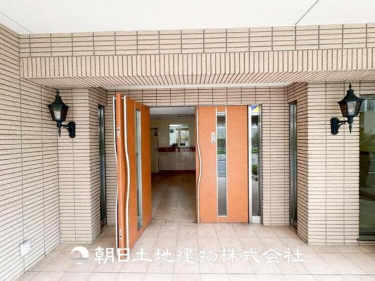 エントランス 【エントランス】明るく開放的なエントランス。毎日の行き帰りを彩ります。