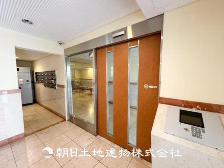 その他 【エントランス】明るくゆとりのあるエントランスホール。