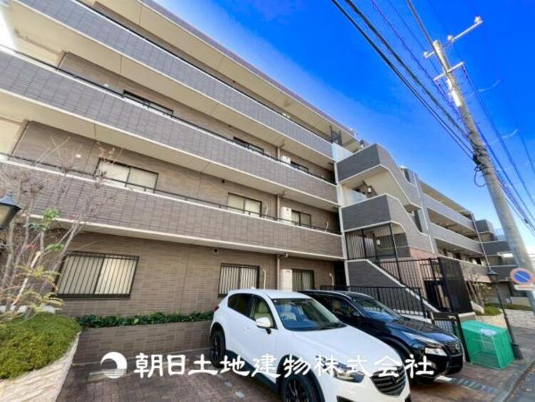 外観 【外観写真】表現された空間はたくさんの光を浴び、風を感じ、暮らしの時間を豊かにしてくれます。デザインされた空間と競い合うかのような充実した建物と共に大切な家族の思い出を刻んでいきます。