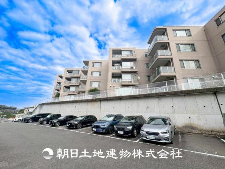 外観 【外観写真】表現された空間はたくさんの光を浴び、風を感じ、暮らしの時間を豊かにしてくれます。デザインされた空間と競い合うかのような充実した建物と共に大切な家族の思い出を刻んでいきます。