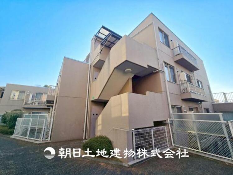 外観 【外観写真】表現された空間はたくさんの光を浴び、風を感じ、暮らしの時間を豊かにしてくれます。デザインされた空間と競い合うかのような充実した建物と共に大切な家族の思い出を刻んでいきます。