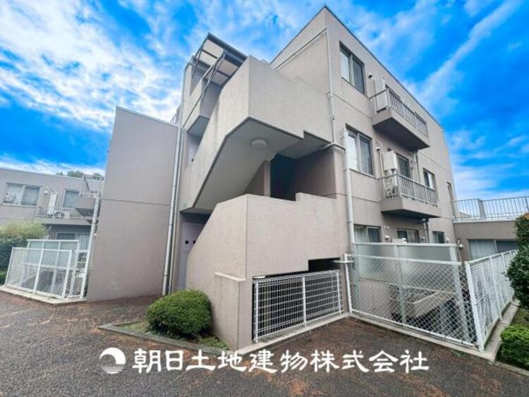 外観 【外観写真】家族の色を映し出す洗練された邸宅は、ずっと輝き続けながらいつしか街の風景に溶け込んでいきます。