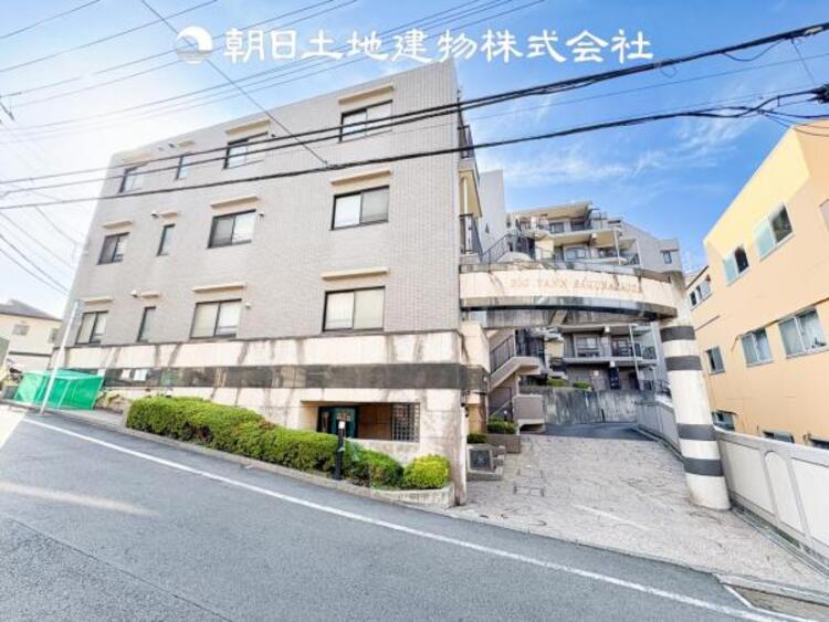 外観 表現された空間はたくさんの光を浴び、風を感じ、暮らしの時間を豊かにしてくれます。