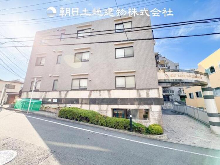 外観 時間のゆとりと空間、暖かな陽光がもたらす光と風を独占してください。