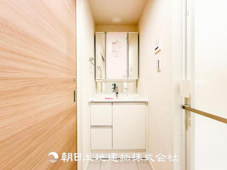 洗面 慌ただしい1日が始まり、充実した1日の終わりを締めくくる洗面所。