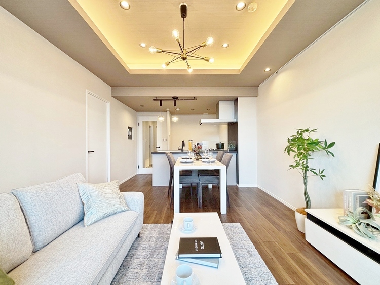 居間 飾り過ぎないシンプルな内装と偏り過ぎないデザインで統一しました。