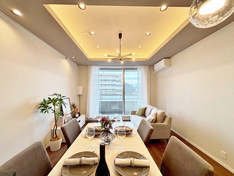 居間 快適に過ごす毎日を求めて、暮らしの中でご自身の「マイホーム」に創り上げてください。