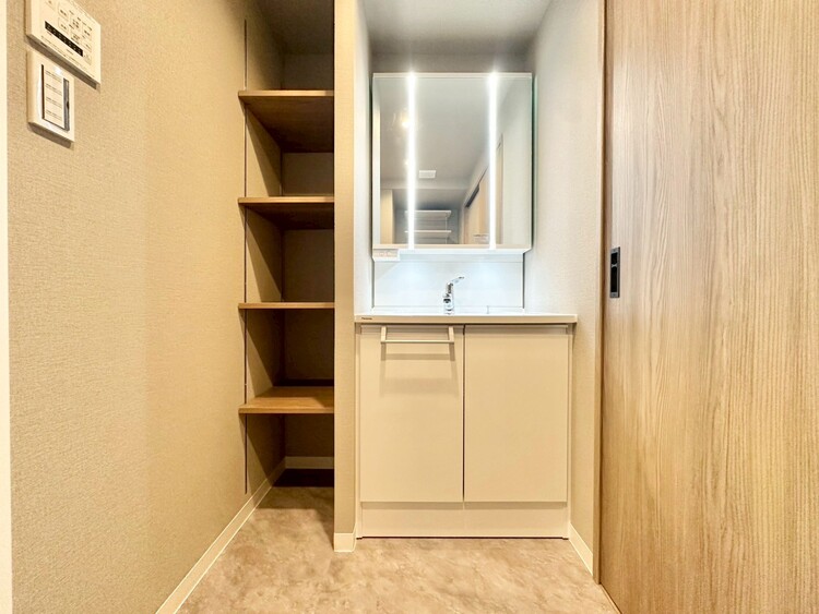 洗面 何かと物が増える場所だからこそ、スッキリと見映えの良い空間に。