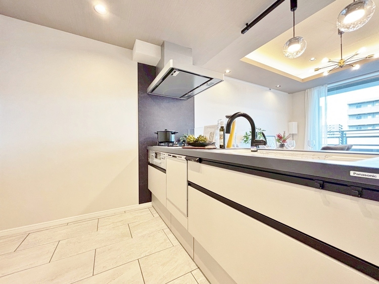 キッチン 洗練されたスタイリッシュなデザイン性と使いやすさを備えた仕様。