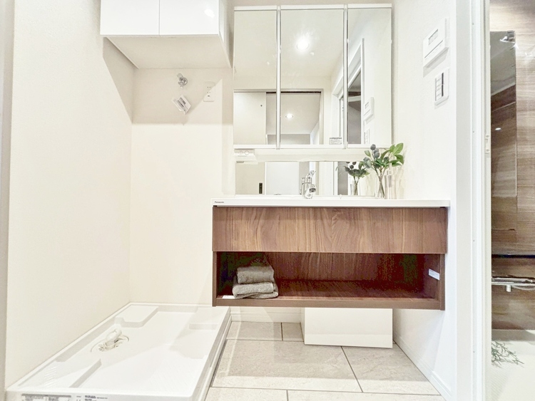 洗面 何かと物が増える場所だからこそ、スッキリと見映えの良い空間に。