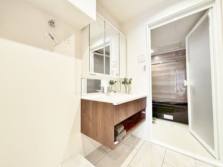 洗面 清潔感と心地よさを重視した、上質感漂うパウダールーム。