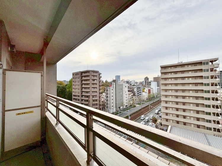 バルコニー 暮らしの中で、光と風を演出してくれるバルコニー。