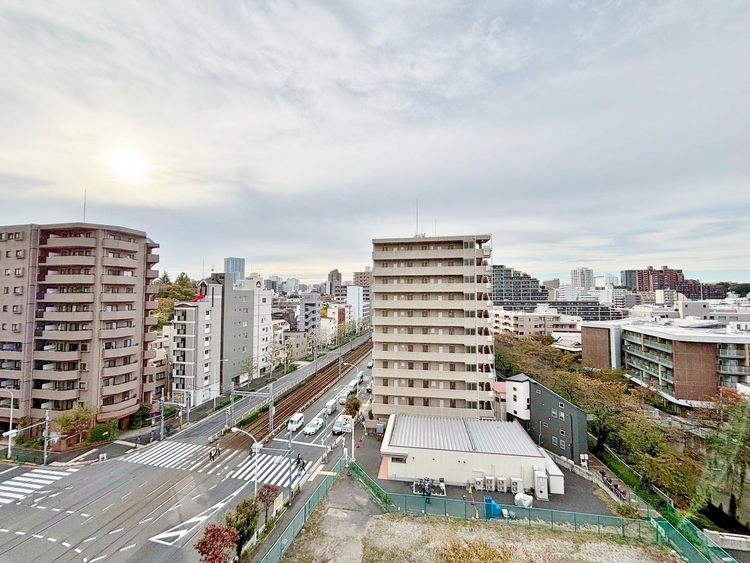 バルコニー 窓を開けると広がる青空。心をリフレッシュして日々を過ごしていきましょう。