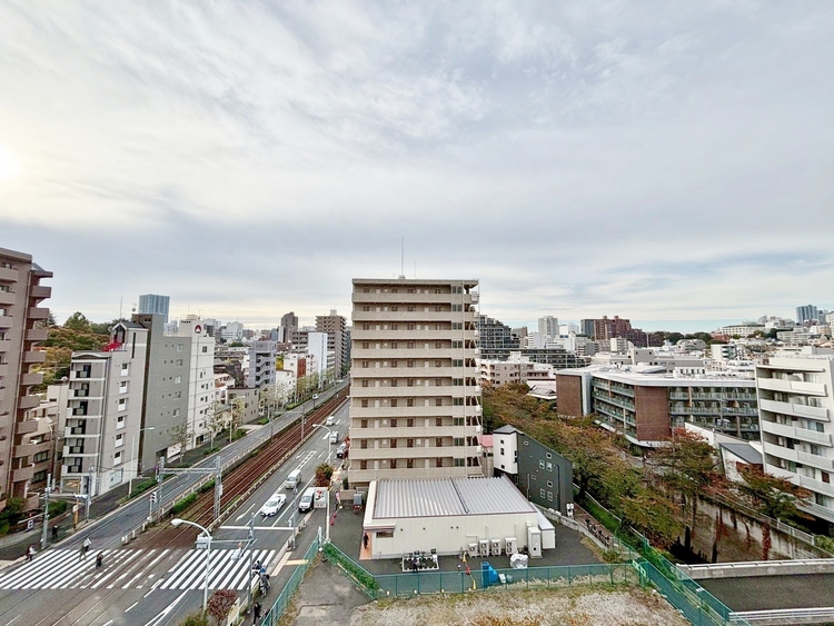 バルコニー 頬をなでる、優しい風を感じることが出来ます。