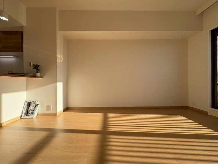 居間 忙しく過ぎゆく日常を置き去るほど、ゆったりした時間が流れるリビング。