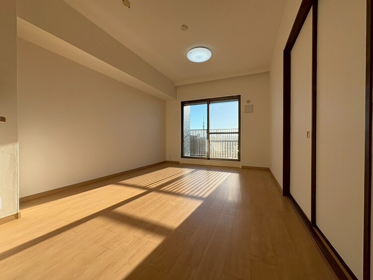 居間 居心地の良い空気感は、暮らしのステージを彩り、心からのやすらぎと満足感を与えてくれます。