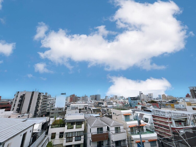 バルコニー 頬をなでる、優しい風を感じることが出来ます。