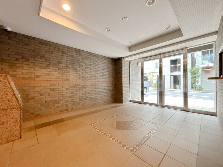 エントランス エントランス内部は、管理が行き届き清潔な共有スペースとなっています。