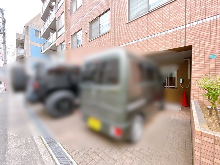 駐車場 本物件の駐車スペースです。車種制限のある場合もございますので、お気軽にお問い合わせくださいませ。