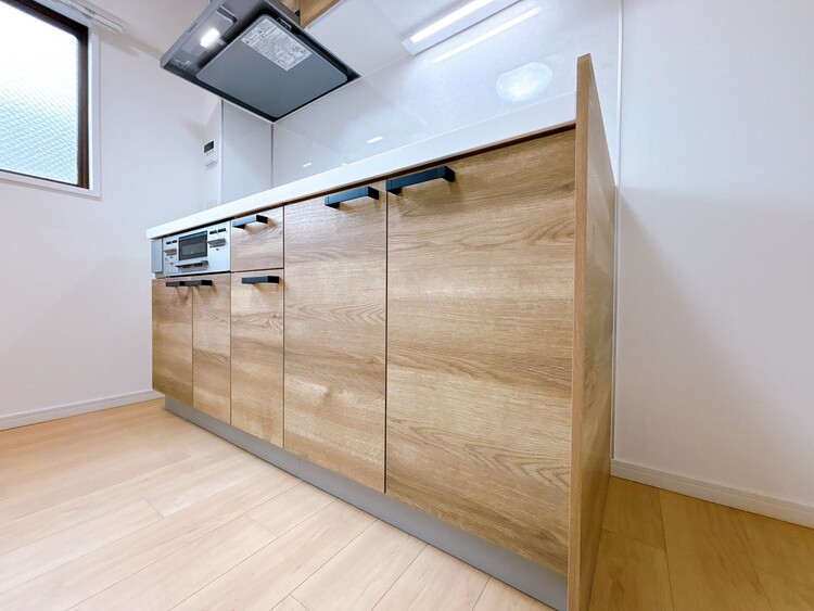 キッチン スマートな意匠と充実の機能を備えたキッチンが、暮らしにおいしい彩りを添えます。