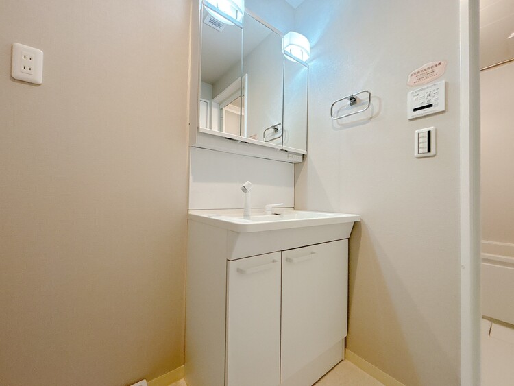 洗面 何かと物が増える場所だからこそ、スッキリと見映えの良い空間に。