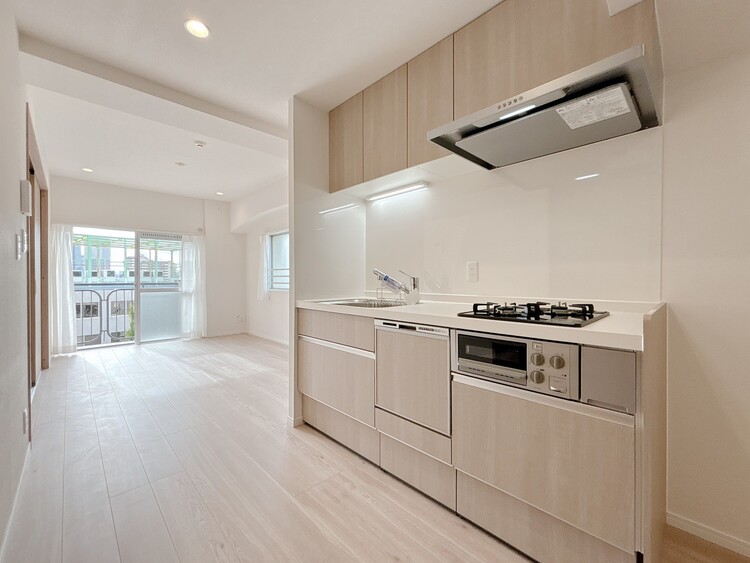 キッチン スマートな意匠と充実の機能を備えたキッチンが、暮らしにおいしい彩りを添えます。