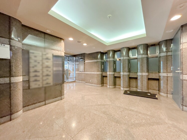 エントランス エントランス内部は、管理が行き届き清潔な共有スペースとなっています。