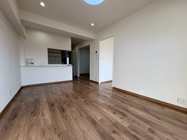 居間 忙しく過ぎゆく日常を置き去るほど、ゆったりした時間が流れるリビング。