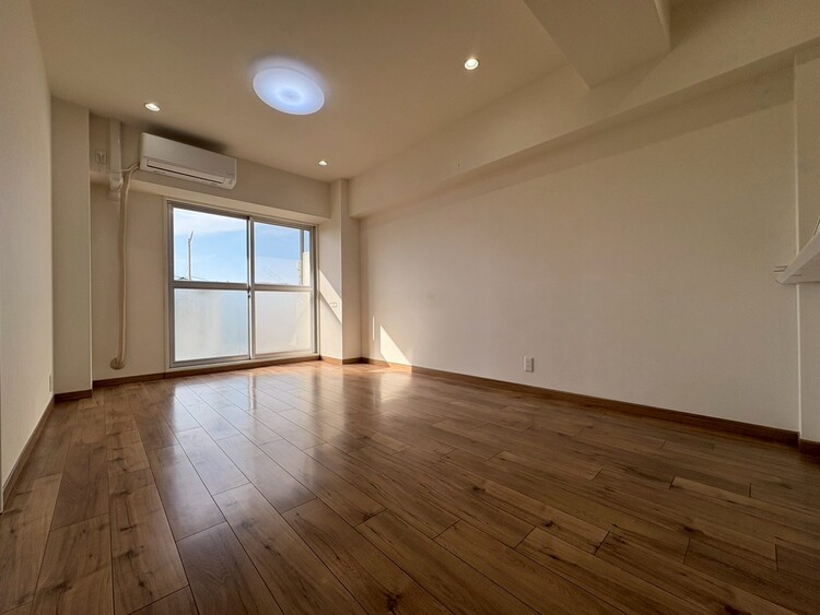 居間 居心地の良い空気感は、暮らしのステージを彩り、心からのやすらぎと満足感を与えてくれます。