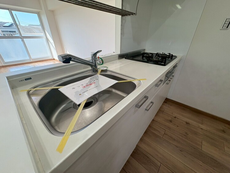 キッチン スマートな意匠と充実の機能を備えたキッチンが、暮らしにおいしい彩りを添えます。