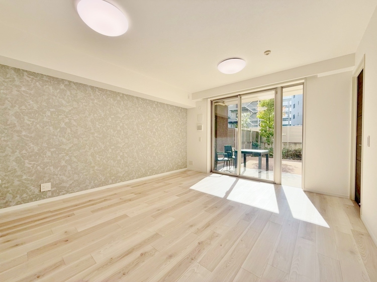 居間 居心地の良い空気感は、暮らしのステージを彩り、心からのやすらぎと満足感を与えてくれます。