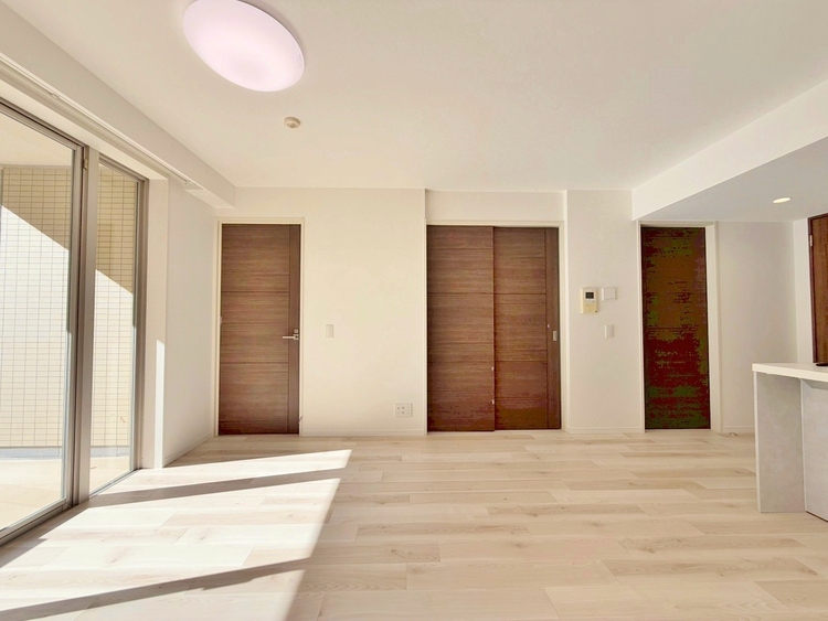 居間 飾り過ぎないシンプルな内装と偏り過ぎないデザインで統一しました。