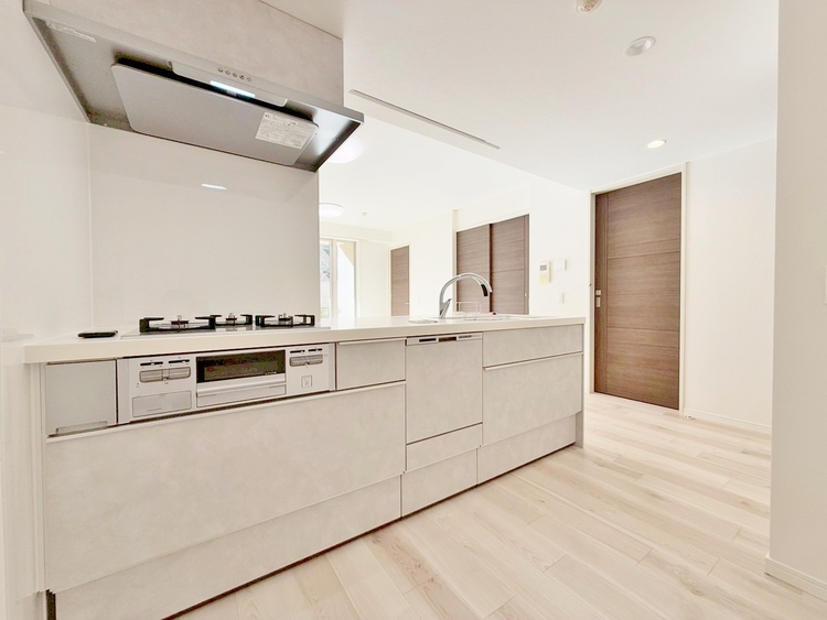 キッチン スマートな意匠と充実の機能を備えたキッチンが、暮らしにおいしい彩りを添えます。