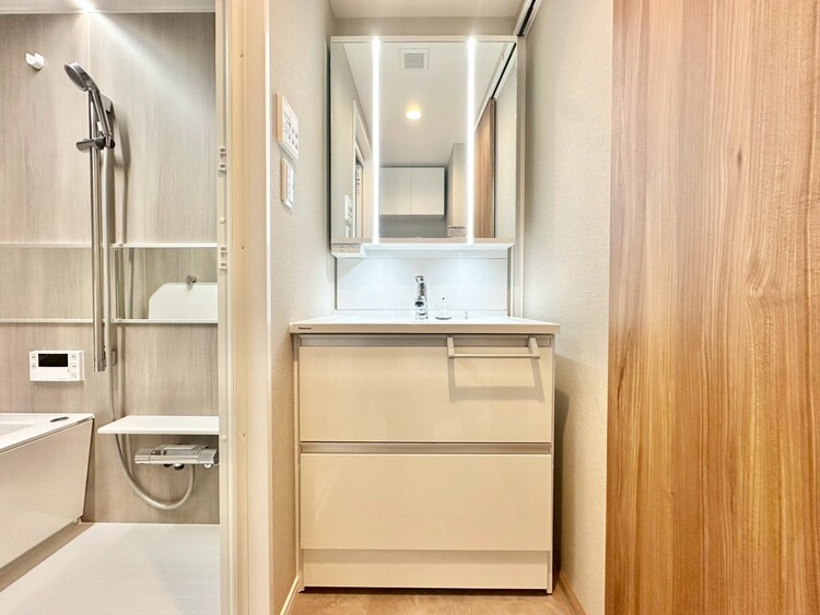 洗面 何かと物が増える場所だからこそ、スッキリと見映えの良い空間に。