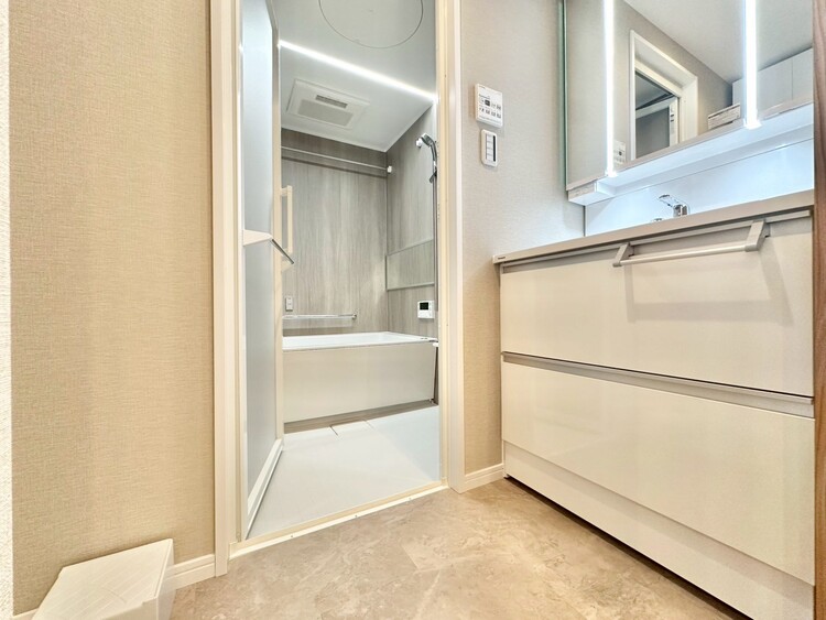 洗面 清潔感と心地よさを重視した、上質感漂うパウダールーム。