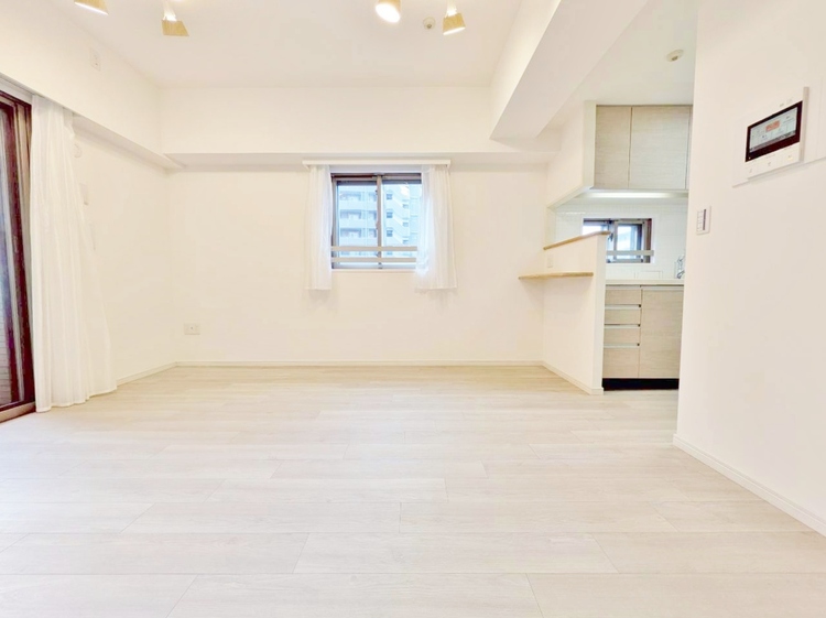 居間 飾り過ぎないシンプルな内装と偏り過ぎないデザインで統一しました。