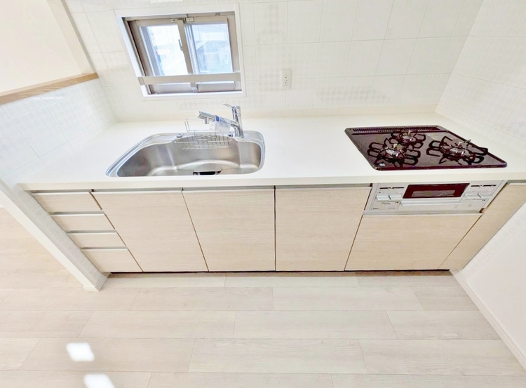 キッチン スマートな意匠と充実の機能を備えたキッチンが、暮らしにおいしい彩りを添えます。