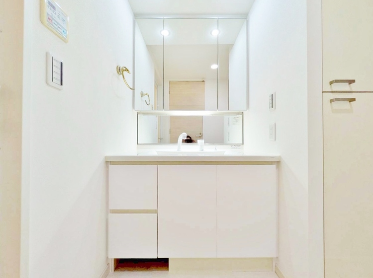 洗面 何かと物が増える場所だからこそ、スッキリと見映えの良い空間に。