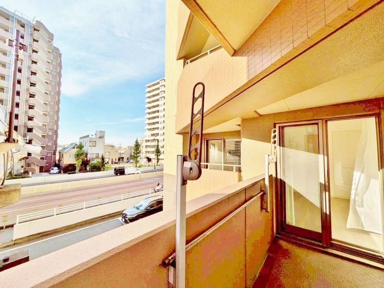 バルコニー 暮らしの中で、光と風を演出してくれるバルコニー。