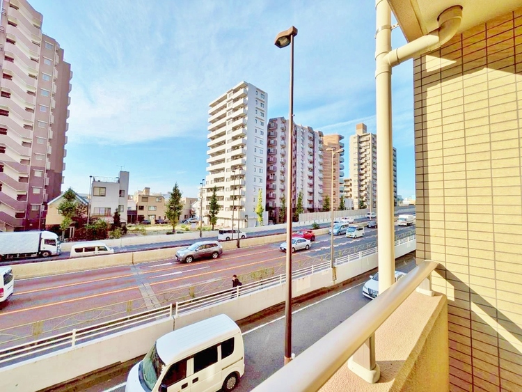 バルコニー 頬をなでる、優しい風を感じることが出来ます。