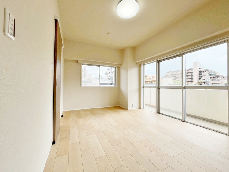 寝室 ベッドも十分に設置するスペースがあります。