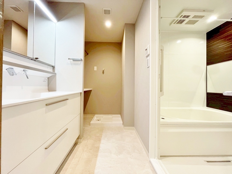 洗面 清潔感と心地よさを重視した、上質感漂うパウダールーム。