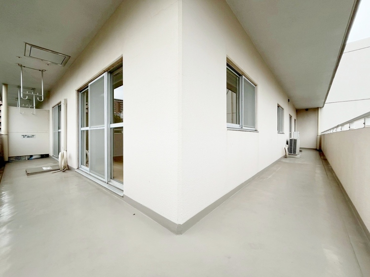 バルコニー 暮らしの中で、光と風を演出してくれるバルコニー。