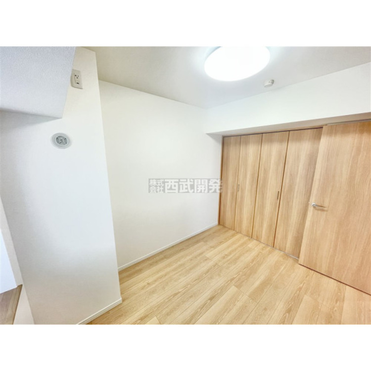 内装 洋服などをすべて収納して室内空間は広々快適