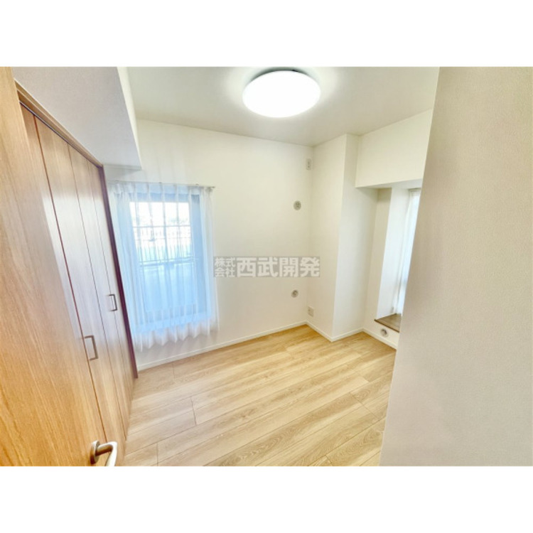 内装 落ち着いた、温かみのある居室空間です